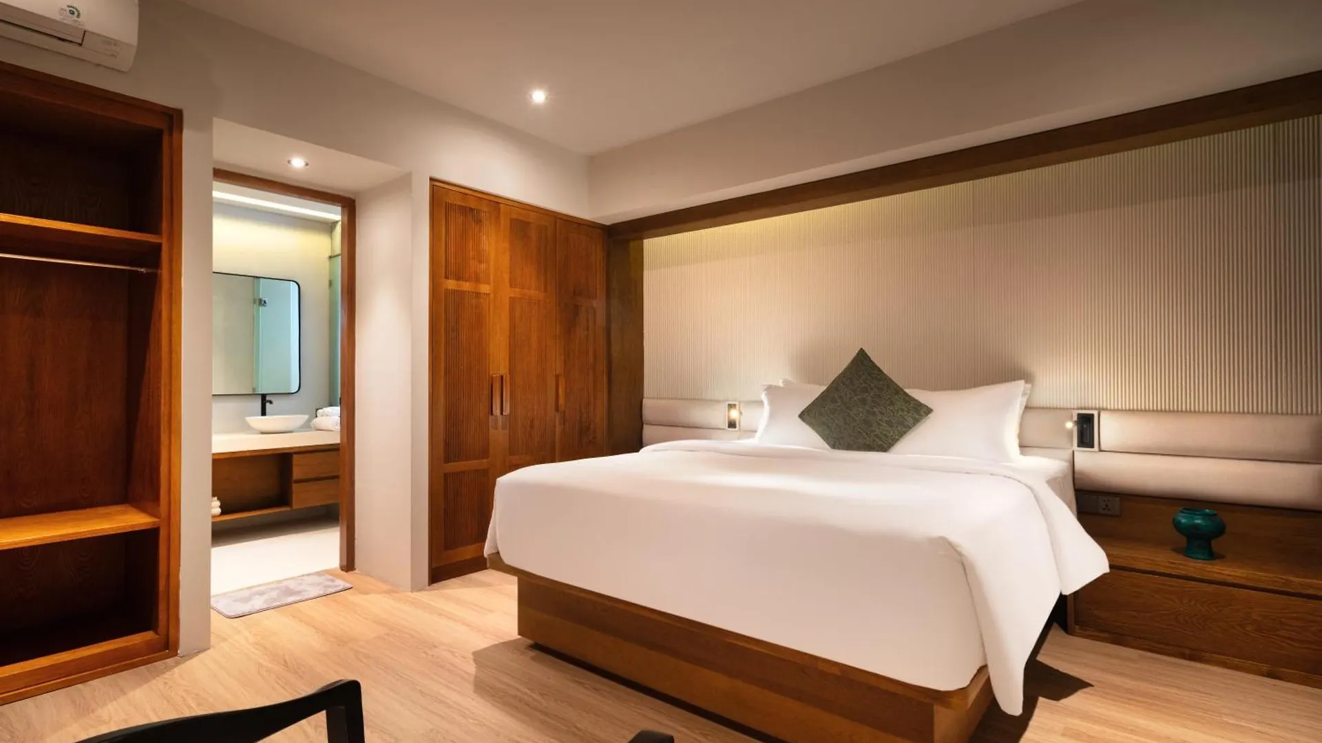 Seminyak, 4Br Family Friendly Villa W Cook& Pool